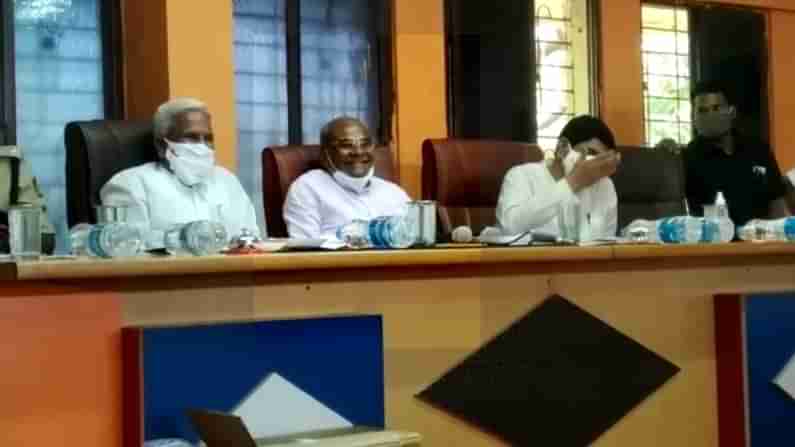 3ನೇ ಅಲೆ ಬರುತ್ತೆ, ಎಲ್ಲರೂ ಉಳಿಯಬೇಕು. ನೀವು ಉಳೀತಿರೋ ಇಲ್ವೋ ಗೊತ್ತಿಲ್ಲ. ನಾನಂತೂ ಉಳಿಯಬೇಕು- ಹೀಗ್ಯಾಕಂದ್ರು ಸಚಿವ ಕತ್ತಿ!?