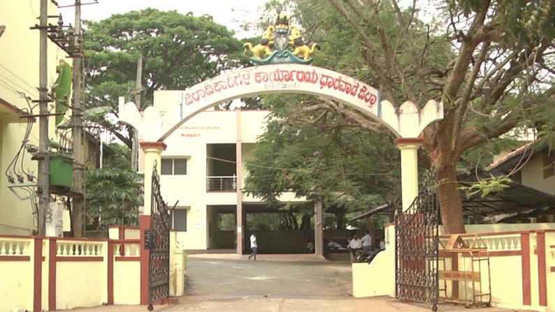 ಧಾರವಾಡದಲ್ಲಿ ಮದುವೆಗೆ ನಿಷೇಧ; ಕೊರೊನಾ ಹೆಚ್ಚಳದ ಹಿನ್ನೆಲೆಯಲ್ಲಿ ಜಿಲ್ಲಾಡಳಿತದಿಂದ ಮಹತ್ವದ ನಿರ್ಧಾರ ಧಾರವಾಡದಲ್ಲಿ ಮದುವೆಗೆ ನಿಷೇಧ; ಕೊರೊನಾ ಹೆಚ್ಚಳದ ಹಿನ್ನೆಲೆಯಲ್ಲಿ ಜಿಲ್ಲಾಡಳಿತದಿಂದ ಮಹತ್ವದ ನಿರ್ಧಾರ