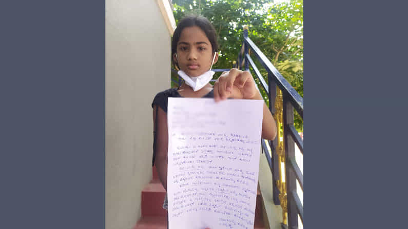 ಕೊರೊನಾಕ್ಕೆ ತಾಯಿ ಕಳೆದುಕೊಂಡ ಹುಡುಗಿಯ ಭಾವುಕ ಪತ್ರ: ಅಮ್ಮನ ಮೊಬೈಲ್ ಸಿಕ್ಕರೆ ಹಿಂದಿರುಗಿಸಿ ಕೊರೊನಾಕ್ಕೆ ತಾಯಿ ಕಳೆದುಕೊಂಡ ಹುಡುಗಿಯ ಭಾವುಕ ಪತ್ರ: ಅಮ್ಮನ ಮೊಬೈಲ್ ಸಿಕ್ಕರೆ ಹಿಂದಿರುಗಿಸಿ