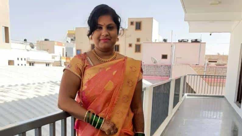 ಕೈಗೆ ಗೋರಂಟಿ ಹಚ್ಚಿ ಮದುಮಗಳಾಗಿ ಹಸೆಮಣೆ ಏರಲು ಸಿದ್ಧವಾಗಿದ್ದ ಯುವತಿ ಕೊರೊನಾಗೆ ಬಲಿ ಕೈಗೆ ಗೋರಂಟಿ ಹಚ್ಚಿ ಮದುಮಗಳಾಗಿ ಹಸೆಮಣೆ ಏರಲು ಸಿದ್ಧವಾಗಿದ್ದ ಯುವತಿ ಕೊರೊನಾಗೆ ಬಲಿ