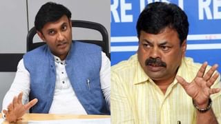 ಬೀದಿಗೆ ಬಂದ ಹೂವು ಬೆಳೆಗಾರರ ಬದುಕು; ರಸ್ತೆಯಲ್ಲಿಯೇ ಹೂವುಗಳನ್ನು ಸುರಿದು ರೈತರ ಆಕ್ರೋಶ