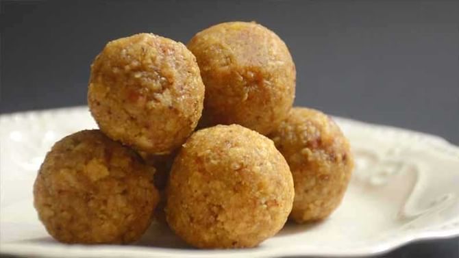 ಕೇವಲ 10 ನಿಮಿಷಗಳಲ್ಲಿ ಥಟ್ ಅಂತ ಲಡ್ಡು ತಯಾರಿಸಿ, ಈ ಮೂರೇ ಮೂರು ಸಾಮಾಗ್ರಿಗಳಿದ್ದರೂ ಸಾಕು ಕೇವಲ 10 ನಿಮಿಷಗಳಲ್ಲಿ ಥಟ್ ಅಂತ ಲಡ್ಡು ತಯಾರಿಸಿ, ಈ ಮೂರೇ ಮೂರು ಸಾಮಾಗ್ರಿಗಳಿದ್ದರೂ ಸಾಕು