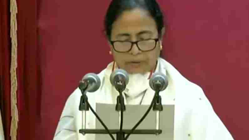 Mamata Banerjee Swearing-in Ceremony: ಪಶ್ಚಿಮ ಬಂಗಾಳದ ಮುಖ್ಯಮಂತ್ರಿಯಾಗಿ   ಪ್ರಮಾಣ ವಚನ ಸ್ವೀಕರಿಸಿದ ಮಮತಾ ಬ್ಯಾನರ್ಜಿ