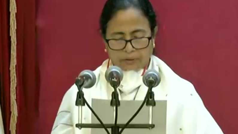 Mamata Banerjee Swearing-in Ceremony: ಪಶ್ಚಿಮ ಬಂಗಾಳದ ಮುಖ್ಯಮಂತ್ರಿಯಾಗಿ   ಪ್ರಮಾಣ ವಚನ ಸ್ವೀಕರಿಸಿದ ಮಮತಾ ಬ್ಯಾನರ್ಜಿ