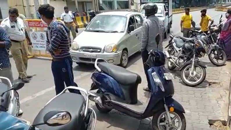 ಕುಂಟು ನೆಪ ಹೇಳಿ ಸುತ್ತಾಡುತ್ತಿರುವ ಜನ; ಸುಳ್ಳು ಹೇಳಿ ಸಿಕ್ಕಿಹಾಕಿಕೊಂಡ ಕಾಲೇಜು ಯುವಕ