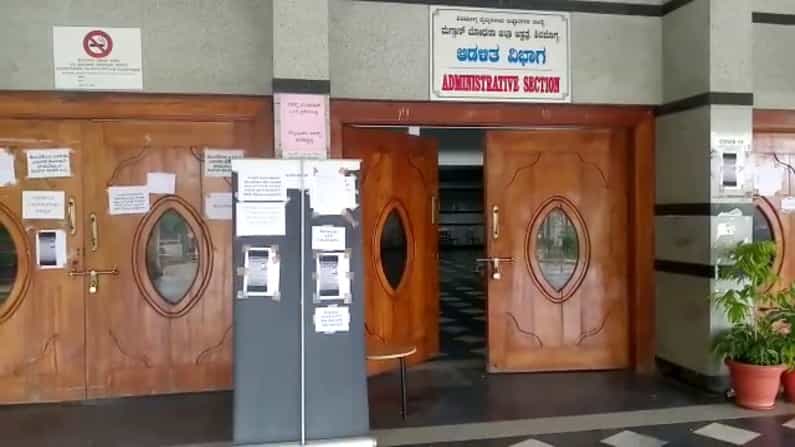 ಮುಖ್ಯಮಂತ್ರಿ ಯಡಿಯೂರಪ್ಪ ತವರು ಶಿವಮೊಗ್ಗದಲ್ಲಿ ಬೆಡ್ ಇಲ್ಲದೇ ನಾನ್ ಕೊವಿಡ್ ರೋಗಿ ಸಾವು ಮುಖ್ಯಮಂತ್ರಿ ಯಡಿಯೂರಪ್ಪ ತವರು ಶಿವಮೊಗ್ಗದಲ್ಲಿ ಬೆಡ್ ಇಲ್ಲದೇ ನಾನ್ ಕೊವಿಡ್ ರೋಗಿ ಸಾವು