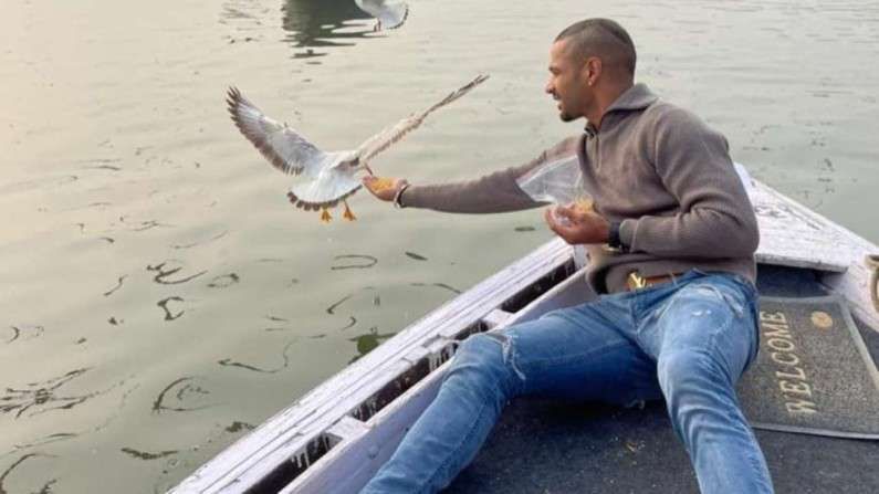 Shikhar Dhawan: ಯಾವ ಹಾಡೆಂದು ಊಹಿಸಬಲ್ಲಿರಾ? ಕೊಳಲು ವಾದಕನಾದ ಕ್ರಿಕೆಟಿಗ ಶಿಖರ್ ಧವನ್; ವಿಡಿಯೋ ನೋಡಿ