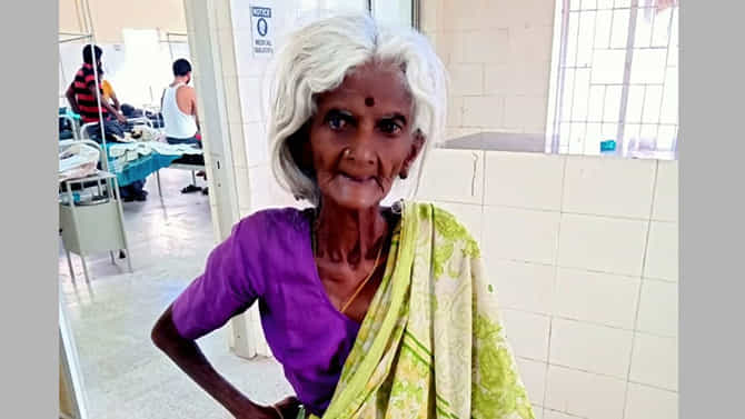 ಕೊವಿಡ್ ಪಾಸಿಟಿವ್ ಬಂದ ಅತ್ತೆಯನ್ನು ಮನೆಯಿಂದ ಹೊರಗಟ್ಟಿದ ಅಳಿಯ; ಮಗಳ ಗಂಡನಿಂದ ಅಮಾನವೀಯ ವರ್ತನೆ