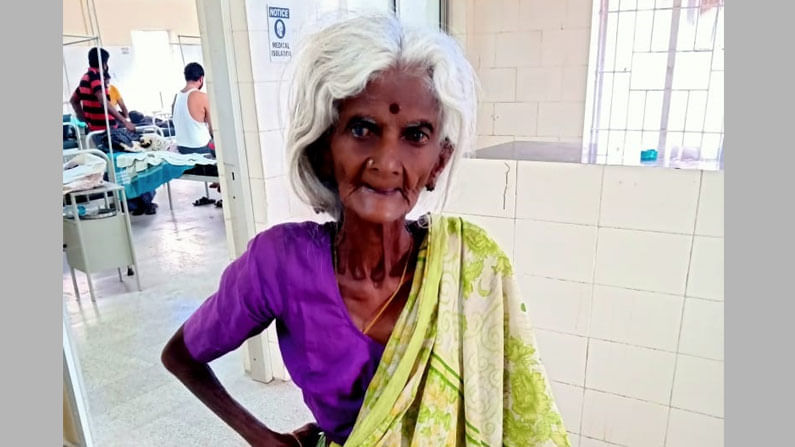 ಕೊವಿಡ್ ಪಾಸಿಟಿವ್ ಬಂದ ಅತ್ತೆಯನ್ನು ಮನೆಯಿಂದ ಹೊರಗಟ್ಟಿದ ಅಳಿಯ; ಮಗಳ ಗಂಡನಿಂದ ಅಮಾನವೀಯ ವರ್ತನೆ ಕೊವಿಡ್ ಪಾಸಿಟಿವ್ ಬಂದ ಅತ್ತೆಯನ್ನು ಮನೆಯಿಂದ ಹೊರಗಟ್ಟಿದ ಅಳಿಯ; ಮಗಳ ಗಂಡನಿಂದ ಅಮಾನವೀಯ ವರ್ತನೆ