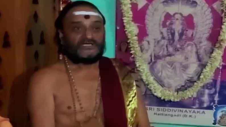 ಲಾಕ್ಡೌನ್ನಿಂದ ಸಂಕಷ್ಟಕ್ಕೆ ಸಿಲುಕಿದ ಅರ್ಚಕರ ಸಮುದಾಯ, ಸರ್ಕಾರದಿಂದ ಪರಿಹಾರಕ್ಕಾಗಿ ಮನವಿ ಲಾಕ್ಡೌನ್ನಿಂದ ಸಂಕಷ್ಟಕ್ಕೆ ಸಿಲುಕಿದ ಅರ್ಚಕರ ಸಮುದಾಯ, ಸರ್ಕಾರದಿಂದ ಪರಿಹಾರಕ್ಕಾಗಿ ಮನವಿ