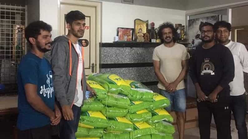 ಕೊವಿಡ್ ಸಂಕಷ್ಟದಲ್ಲಿ ಸಹಾಯಕ್ಕೆ ನಿಂತ ಚಂದನವನದ ತಾರೆಯರು; ರಿಯಲ್ ಲೈಫ್ನಲ್ಲೂ ಇತರರಿಗೆ ಮಾದರಿ ಕೊವಿಡ್ ಸಂಕಷ್ಟದಲ್ಲಿ ಸಹಾಯಕ್ಕೆ ನಿಂತ ಚಂದನವನದ ತಾರೆಯರು; ರಿಯಲ್ ಲೈಫ್ನಲ್ಲೂ ಇತರರಿಗೆ ಮಾದರಿ