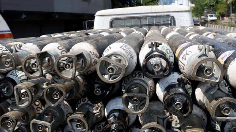 Oxygen Shortage | ಕರ್ನಾಟಕದಲ್ಲಿ ಅಮೂಲ್ಯ ಆಕ್ಸಿಜನ್​ಗಾಗಿ ಹಾಹಾಕಾರ.. ಜೀವವಾಯು ಇಲ್ಲದೆ ಉಸಿರು ಚೆಲ್ಲುತ್ತಿರುವ ಸೋಂಕಿತರು