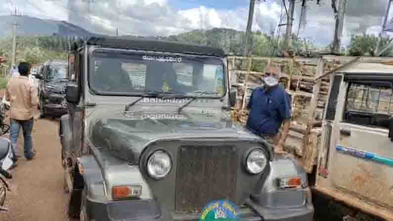 villagers slams officer