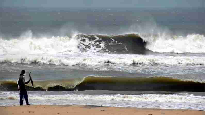 Cyclone Yaas ಪಶ್ಚಿಮ ಬಂಗಾಳ, ಒಡಿಶಾದಲ್ಲಿ 11 ಲಕ್ಷ ಜನರ ಸ್ಥಳಾಂತರ, ನಾಳೆ ಒಡಿಶಾದ ಧಮ್ರಾ ಬಂದರು ಬಳಿ ಯಾಸ್ ಅಪ್ಪಳಿಸುವ ಸಾಧ್ಯತೆ