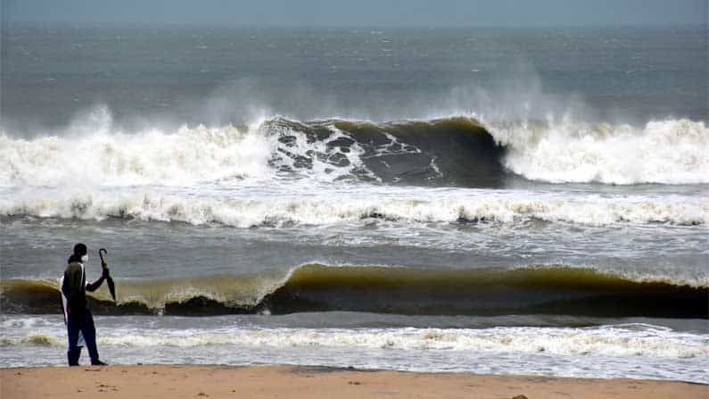 Cyclone Yaas ಪಶ್ಚಿಮ ಬಂಗಾಳ, ಒಡಿಶಾದಲ್ಲಿ 11 ಲಕ್ಷ ಜನರ ಸ್ಥಳಾಂತರ, ನಾಳೆ ಒಡಿಶಾದ ಧಮ್ರಾ ಬಂದರು ಬಳಿ ಯಾಸ್ ಅಪ್ಪಳಿಸುವ ಸಾಧ್ಯತೆ Cyclone Yaas ಪಶ್ಚಿಮ ಬಂಗಾಳ, ಒಡಿಶಾದಲ್ಲಿ 11 ಲಕ್ಷ ಜನರ ಸ್ಥಳಾಂತರ, ನಾಳೆ ಒಡಿಶಾದ ಧಮ್ರಾ ಬಂದರು ಬಳಿ ಯಾಸ್ ಅಪ್ಪಳಿಸುವ ಸಾಧ್ಯತೆ