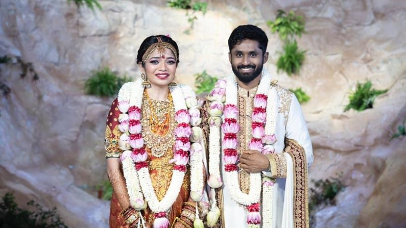 ರೋಹಿತ್ ದಾಮೋದರನ್ ತಮಿಳುನಾಡು ಪ್ರೀಮಿಯರ್ ಲೀಗ್ (ಟಿಎನ್ಪಿಎಲ್) ಆಟಗಾರ. ರೋಹಿತ್ ತಂದೆ ದಾಮೋದರನ್ ಉದ್ಯಮಿ. ಟಿಎನ್ಪಿಎಕ್ನಲ್ಲಿರುವ ‘ಮಧುರೈ ಪ್ಯಾಂಥರ್ಸ್’ ಫ್ರಾಂಚೈಸಿ ಒಡೆತನವನ್ನು ದಾಮೋದರನ್ ಹೊಂದಿದ್ದಾರೆ. ರೋಹಿತ್ ಈ ತಂಡವನ್ನು ಮುನ್ನಡೆಸುತ್ತಿದ್ದಾರೆ. ಐಶ್ವರ್ಯಾ ವೃತ್ತಿಯಲ್ಲಿ ವೈದ್ಯೆ.