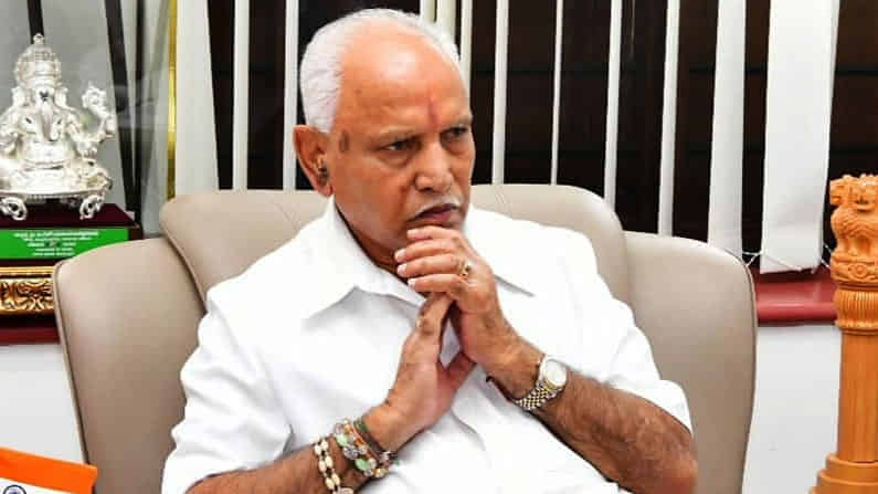 ಸಿಎಂ ಸ್ಥಾನಕ್ಕೆ ರಾಜೀನಾಮೆ ನೀಡುತ್ತಿದ್ದಂತೆ ಅಭಿಮಾನಿ ಆತ್ಮಹತ್ಯೆ, ಕುಟುಂಬಕ್ಕೆ ಸಾಂತ್ವನ ಹೇಳಲು ಗ್ರಾಮದತ್ತ ಯಡಿಯೂರಪ್ಪ ಪಯಣ