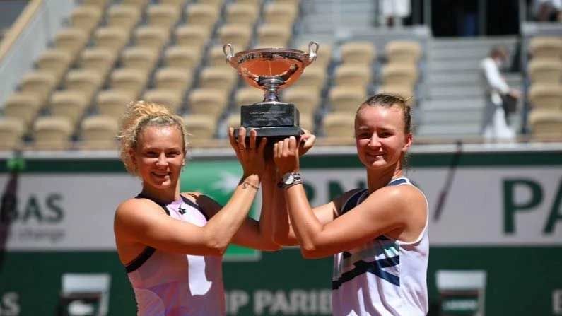 French Open 2021: 24 ಗಂಟೆಯೊಳಗೆ ಎರಡು ಗ್ರ್ಯಾಂಡ್‌ಸ್ಲಾಮ್ ಪ್ರಶಸ್ತಿ ಗೆದ್ದ ಬಾರ್ಬೊರಾ ಕ್ರೆಜ್‌ಕೋವಾ