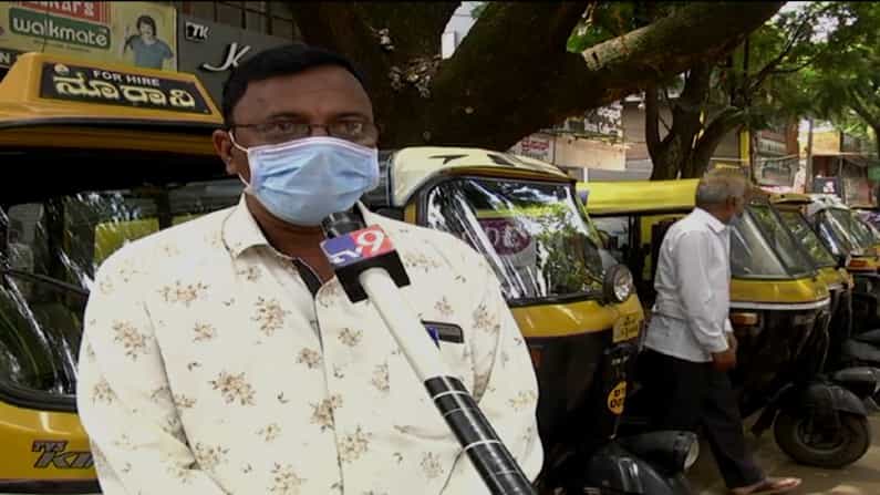 ಆಟೋ ಚಾಲಕರಿಗೆ ಇನ್ನೂ ಬಾರದ ಕೊವಿಡ್ ಪರಿಹಾರ ಪ್ಯಾಕೇಜ್; ಧಾರವಾಡ ಆಟೋ ಚಾಲಕರ ಆಕ್ರೋಶ ಆಟೋ ಚಾಲಕರಿಗೆ ಇನ್ನೂ ಬಾರದ ಕೊವಿಡ್ ಪರಿಹಾರ ಪ್ಯಾಕೇಜ್; ಧಾರವಾಡ ಆಟೋ ಚಾಲಕರ ಆಕ್ರೋಶ