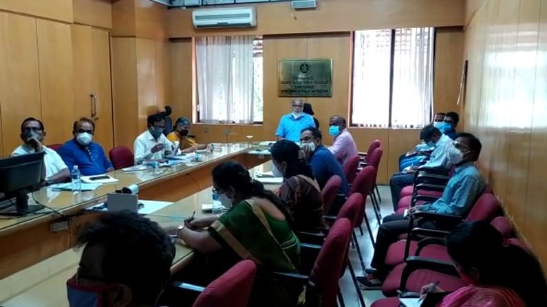 ಶುಲ್ಕ ಹೆಚ್ಚಳದ ಬಗ್ಗೆ ಮಾತನಾಡದ ಸಚಿವರು, ಕೇವಲ ಪೋಷಕರ ಪ್ರತಿಭಟನೆ ವಿರುದ್ಧ ಮಾತನಾಡಿದರು! ಇದರ ಸಂದೇಶ ಏನು? ಶುಲ್ಕ ಹೆಚ್ಚಳದ ಬಗ್ಗೆ ಮಾತನಾಡದ ಸಚಿವರು, ಕೇವಲ ಪೋಷಕರ ಪ್ರತಿಭಟನೆ ವಿರುದ್ಧ ಮಾತನಾಡಿದರು! ಇದರ ಸಂದೇಶ ಏನು?