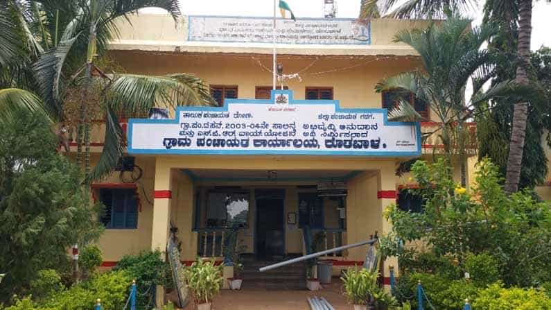 ಲಸಿಕೆ ಹಾಕಿಸಿಕೊಂಡವರಿಗೆ ಮಾತ್ರ ರೇಷನ್; ಗದಗ ಜಿಲ್ಲೆಯಲ್ಲಿ ವ್ಯಾಕ್ಸಿನೇಷನ್ಗಾಗಿ ಮುಗಿಬಿದ್ದ ಸಾರ್ವಜನಿಕರು