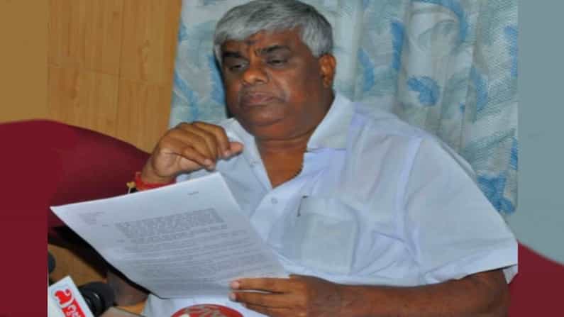 ಹೊಳೆನರಸೀಪುರಕ್ಕೆ ಪೊಲೀಸ್ ಠಾಣೆ ಬೇಕೆಂದು ಕೈಯಲ್ಲಿ ಅರ್ಜಿ ಹಿಡಿದು ಹಳೆಯ ಸ್ನೇಹಿತನ ಮನೆಗೆ ಬಂದ ಹೆಚ್ಡಿ ರೇವಣ್ಣ