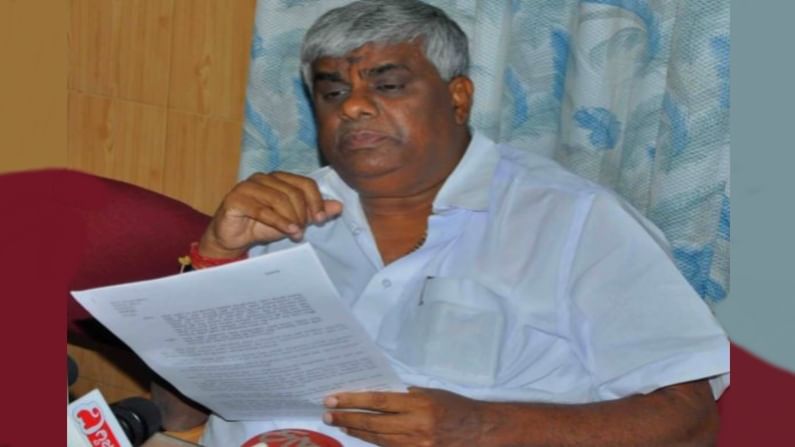 ಹೊಳೆನರಸೀಪುರಕ್ಕೆ ಪೊಲೀಸ್ ಠಾಣೆ ಬೇಕೆಂದು ಕೈಯಲ್ಲಿ ಅರ್ಜಿ ಹಿಡಿದು ಹಳೆಯ ಸ್ನೇಹಿತನ ಮನೆಗೆ ಬಂದ ಹೆಚ್ಡಿ ರೇವಣ್ಣ ಹೊಳೆನರಸೀಪುರಕ್ಕೆ ಪೊಲೀಸ್ ಠಾಣೆ ಬೇಕೆಂದು ಕೈಯಲ್ಲಿ ಅರ್ಜಿ ಹಿಡಿದು ಹಳೆಯ ಸ್ನೇಹಿತನ ಮನೆಗೆ ಬಂದ ಹೆಚ್ಡಿ ರೇವಣ್ಣ