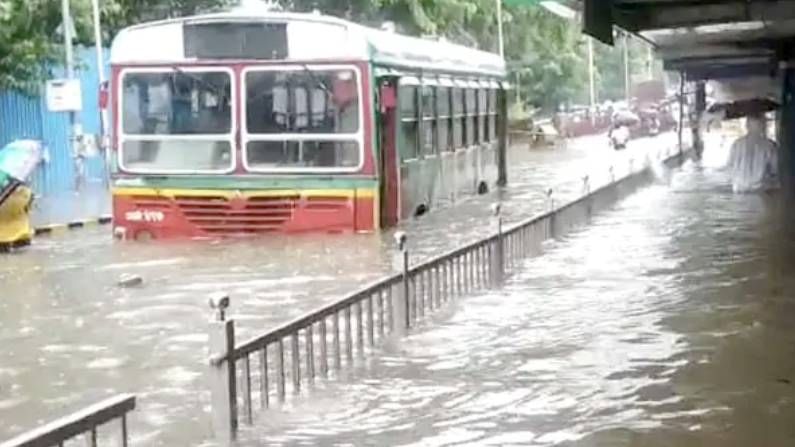 Monsoon 2021: ಮುಂಬೈನಲ್ಲಿ ಮಹಾ ಮಳೆ; ಮುಂದಿನ ಎರಡು ದಿನ ಆರೆಂಜ್ ಅಲರ್ಟ್, ಪರಿಸ್ಥಿತಿ ಎದುರಿಸಲು ರಕ್ಷಣಾ ತಂಡಗಳು ಸನ್ನದ್ಧ