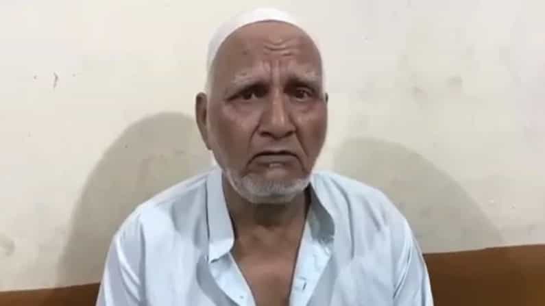 ವಯಸ್ಕ ಮುಸ್ಲಿಂ ವ್ಯಕ್ತಿಯ ಮೇಲೆ ಹಲ್ಲೆ; ಗಡ್ಡ ಕತ್ತರಿಸಿ, ಫೊನ್ ಕಸಿದುಕೊಂಡು ಬೆದರಿಕೆ ವಯಸ್ಕ ಮುಸ್ಲಿಂ ವ್ಯಕ್ತಿಯ ಮೇಲೆ ಹಲ್ಲೆ; ಗಡ್ಡ ಕತ್ತರಿಸಿ, ಫೊನ್ ಕಸಿದುಕೊಂಡು ಬೆದರಿಕೆ