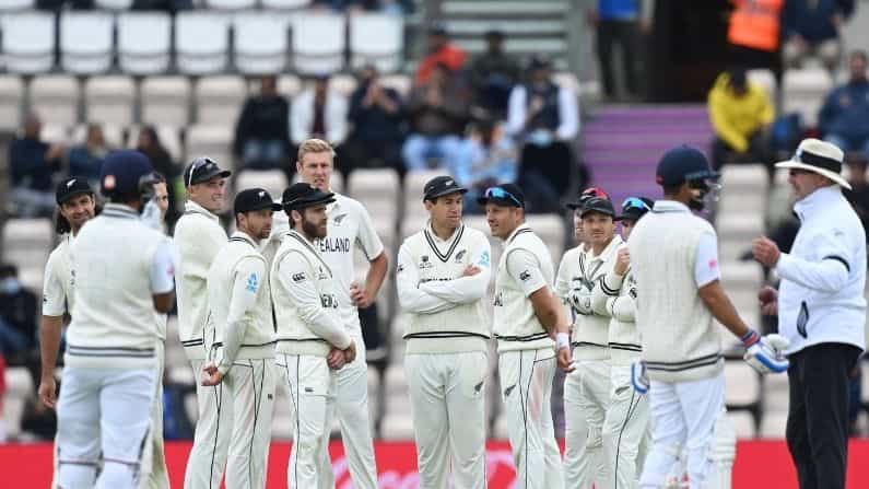 WTC Final: ಅಂಪೈರ್​ಗಳ ವಿವಾದಾತ್ಮಕ ನಿರ್ಧಾರ! ಮೈದಾನದಲ್ಲೇ ಚರ್ಚೆಗಿಳಿದ ಕೊಹ್ಲಿ.. ವ್ಯಂಗ್ಯವಾಗಿ ಸೆಹ್ವಾಗ್ ಟ್ವೀಟ್
