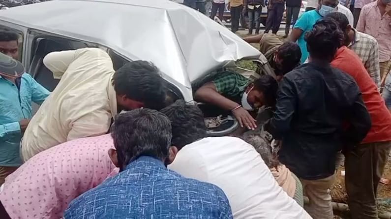 Omni van accident at marasanahalli in chikkaballapur pedestrian died on spot