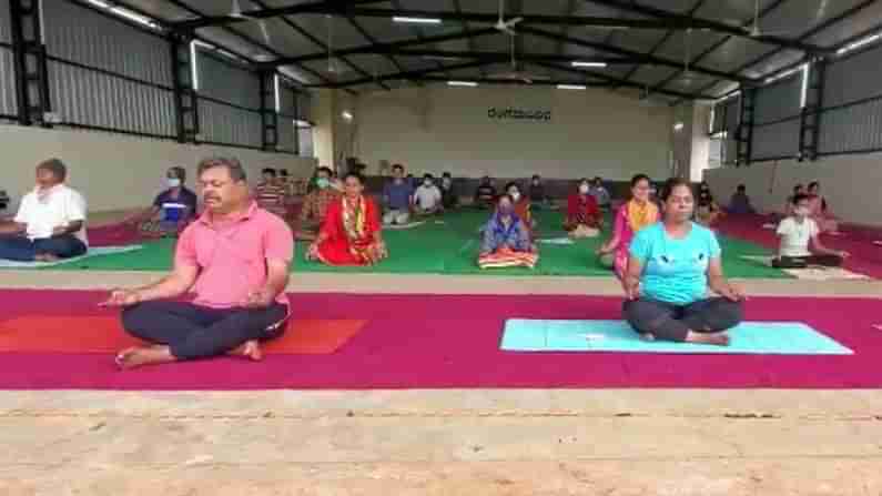 International Yoga Day 2021: ಕೊರೊನಾ ಸೋಂಕಿತರೊಂದಿಗೆ ಕೊವಿಡ್​ ಕೇಂದ್ರದಲ್ಲೇ ಯೋಗ ದಿನಾಚರಣೆ ಆಚರಿಸಿದ ರೇಣುಕಾಚಾರ್ಯ