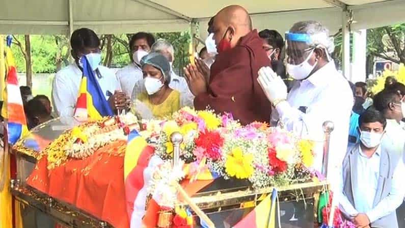 Siddalingaiah Funeral: ಪಂಚಭೂತಗಳಲ್ಲಿ ಲೀನರಾದ ಸಾಹಿತಿ ಡಾ.ಸಿದ್ದಲಿಂಗಯ್ಯ Siddalingaiah Funeral: ಪಂಚಭೂತಗಳಲ್ಲಿ ಲೀನರಾದ ಸಾಹಿತಿ ಡಾ.ಸಿದ್ದಲಿಂಗಯ್ಯ