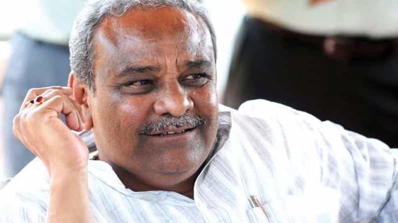 ಕೊರೊನಾ ನಿಯಂತ್ರಿಸಲು ಸರ್ಕಾರಕ್ಕೆ ಹಣ ಬೇಕು, ಅದಕ್ಕೇ ಪೆಟ್ರೋಲ್ ಬೆಲೆ ಹೆಚ್ಚಳವಾಗ್ತಿದೆ- ಉಮೇಶ್ ಕತ್ತಿ ಹೊಸ ವ್ಯಾಖ್ಯಾನ