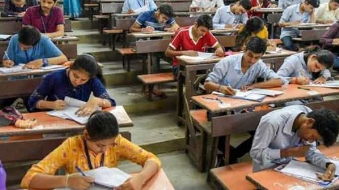 SSLC Exam Guidelines: ಎಸ್​ಎಸ್​ಎಲ್​ಸಿ ಪರೀಕ್ಷೆ ಮಾರ್ಗಸೂಚಿ ಪ್ರಕಟ: ಒಂದು ಬೆಂಚ್​ಗೆ ಒಬ್ಬನೇ ವಿದ್ಯಾರ್ಥಿ, ಗ್ರಾಮಾಂತರ ಭಾಗದ ವಿದ್ಯಾರ್ಥಿಗಳು ತಾಲೂಕು ಕೇಂದ್ರಕ್ಕೆ ಹೋಗಬೇಕಿಲ್ಲ
