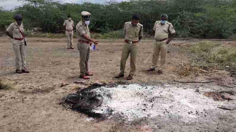 ಅನೈತಿಕ ಸಂಬಂಧ ಶಂಕೆ; ಮಹಿಳೆ ಕೊಲೆ ಮಾಡಿ ಆತ್ಮಹತ್ಯೆ ಎಂದು ಬಿಂಬಿಸಿದ್ದ ತಂದೆ, ಅಪ್ರಾಪ್ತ ಮಗ ಅರೆಸ್ಟ್