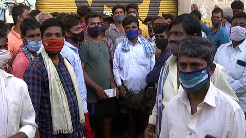 ಮೆಣಸಿನಕಾಯಿ ಬಿತ್ತನೆ ಬೀಜಕ್ಕಾಗಿ ಪರದಾಟ; ಬೆಳಗ್ಗೆ ಮೂರು ಗಂಟೆಯಿಂದ ಗೋದಾಮಿನ ಮುಂದೆ ಕಾದ ರೈತರಿಗೆ ನಿರಾಸೆ ಮೆಣಸಿನಕಾಯಿ ಬಿತ್ತನೆ ಬೀಜಕ್ಕಾಗಿ ಪರದಾಟ; ಬೆಳಗ್ಗೆ ಮೂರು ಗಂಟೆಯಿಂದ ಗೋದಾಮಿನ ಮುಂದೆ ಕಾದ ರೈತರಿಗೆ ನಿರಾಸೆ