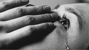 Benefits of crying: ಅಳುವುದು ಉತ್ತಮ ಅಭ್ಯಾಸ; ಕಣ್ಣೀರು ಹೊರ ಹಾಕುವುದರಿಂದ ಆಗುವ ಆರೋಗ್ಯಕರ ಬದಲಾವಣೆಗಳ ಬಗ್ಗೆ ತಿಳಿಯಿರಿ