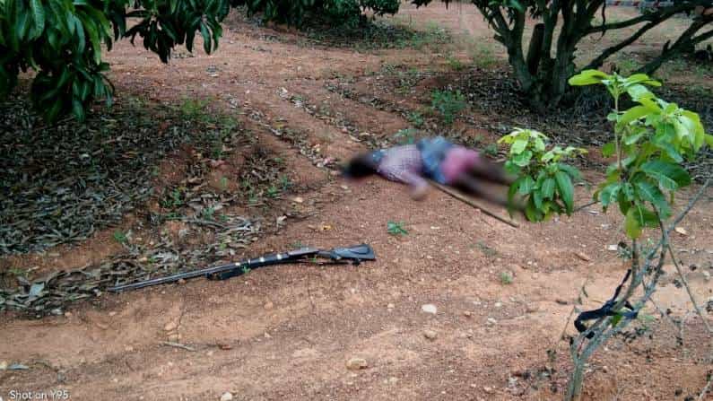 Hunting: ನಾಲ್ವರು ಸ್ನೇಹಿತರು ಕಳೆದ ರಾತ್ರಿ ಬೇಟೆಗೆ ಹೋದಾಗ ಆಕಸ್ಮಿಕವಾಗಿ ಗುಂಡು ಹಾರಿ ಒಬ್ಬ ಸ್ನೇಹಿತ ಸ್ಥಳದಲ್ಲೇ ಸಾವು Hunting: ನಾಲ್ವರು ಸ್ನೇಹಿತರು ಕಳೆದ ರಾತ್ರಿ ಬೇಟೆಗೆ ಹೋದಾಗ ಆಕಸ್ಮಿಕವಾಗಿ ಗುಂಡು ಹಾರಿ ಒಬ್ಬ ಸ್ನೇಹಿತ ಸ್ಥಳದಲ್ಲೇ ಸಾವು