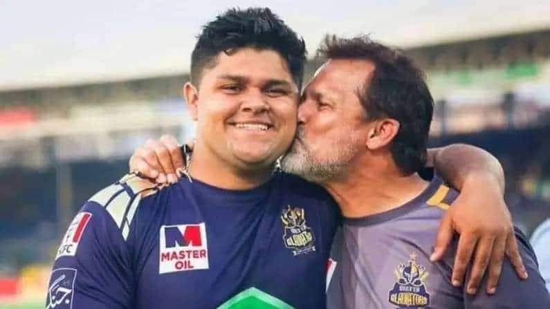 22 ವರ್ಷ, 130 ಕೆಜಿ ತೂಕ, ಸಿಕ್ಸರ್ ಹೊಡೆಯುವುದರಲ್ಲಿ ಪಂಟರ್; ಪಾಕ್ ತಂಡದಲ್ಲಿ ಸ್ಥಾನ ಪಡೆದ ಅಜಮ್ ಖಾನ್ 22 ವರ್ಷ, 130 ಕೆಜಿ ತೂಕ, ಸಿಕ್ಸರ್ ಹೊಡೆಯುವುದರಲ್ಲಿ ಪಂಟರ್; ಪಾಕ್ ತಂಡದಲ್ಲಿ ಸ್ಥಾನ ಪಡೆದ ಅಜಮ್ ಖಾನ್