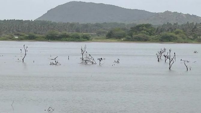 ಭೂಗಳ್ಳರ ವಿರುದ್ಧ ಗೂಂಡಾ ಪ್ರಕರಣ ದಾಖಲಿಸಲು ಮುಂದಾದ ರಾಮನಗರ ಜಿಲ್ಲಾಡಳಿತ; ಈ ಕಾರ್ಯಕ್ಕೆ ರೈತರಿಂದ ಪ್ರಶಂಸೆ ಭೂಗಳ್ಳರ ವಿರುದ್ಧ ಗೂಂಡಾ ಪ್ರಕರಣ ದಾಖಲಿಸಲು ಮುಂದಾದ ರಾಮನಗರ ಜಿಲ್ಲಾಡಳಿತ; ಈ ಕಾರ್ಯಕ್ಕೆ ರೈತರಿಂದ ಪ್ರಶಂಸೆ