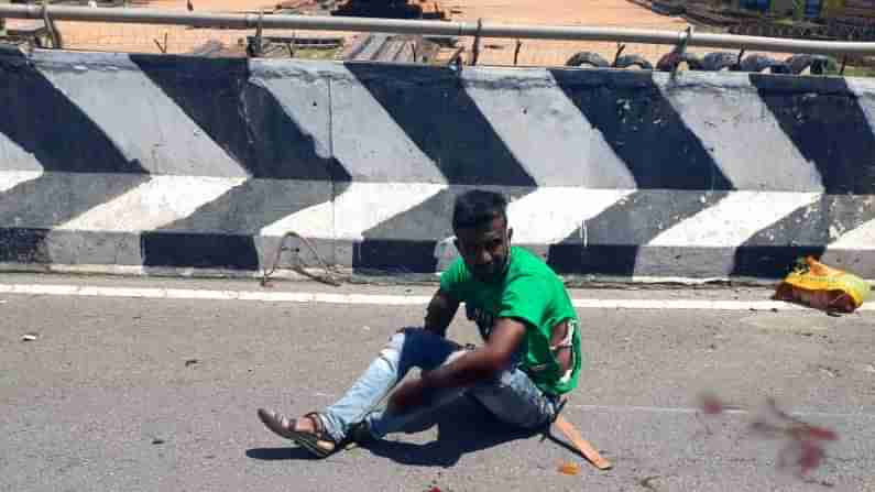 ಲಾಕ್ಡೌನ್ನಿಂದಾಗಿ ಟ್ರಾಫಿಕ್ ಇಲ್ವೇ ಇಲ್ಲ.. ಆದರೂ ಆಕ್ಸಿಡೆಂಟ್! ಬೈಕ್ ಸವಾರನ ಕೈ ಕಟ್