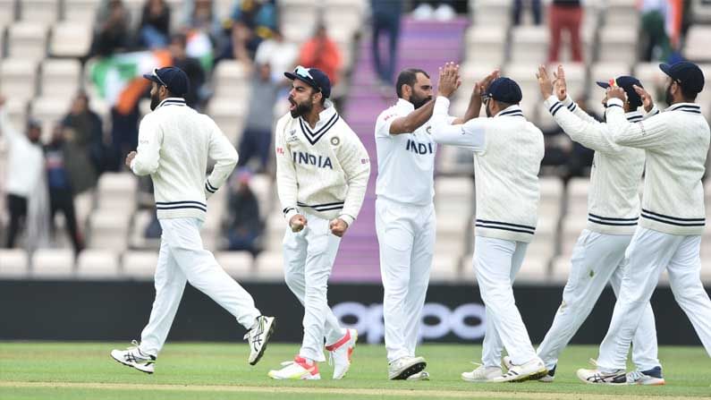WTC Final: ಗವಾಸ್ಕರ್ ಮಾತು ಕೇಳದೆ ಮಣ್ಣುಮುಕ್ಕಿದ ಭಾರತ; ಕೊಹ್ಲಿ ಪಡೆ ತಪ್ಪಿನ ಬಗ್ಗೆ ಮೊದಲೇ ಎಚ್ಚರಿಸಿದ್ದ ತಜ್ಞರು WTC Final: ಗವಾಸ್ಕರ್ ಮಾತು ಕೇಳದೆ ಮಣ್ಣುಮುಕ್ಕಿದ ಭಾರತ; ಕೊಹ್ಲಿ ಪಡೆ ತಪ್ಪಿನ ಬಗ್ಗೆ ಮೊದಲೇ ಎಚ್ಚರಿಸಿದ್ದ ತಜ್ಞರು