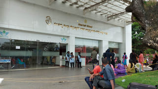 ಮಳೆಗಾಲದಲ್ಲಿ ಮನೆಯಿಂದ ಹೊರಬರಲು ಸಾಧ್ಯವಾಗದ ಪರಿಸ್ಥಿತಿ; ಬಳ್ಳಾರಿ ಜನರಿಂದ ಅಧಿಕಾರಿಗಳ ವಿರುದ್ಧ ಆಕ್ರೋಶ