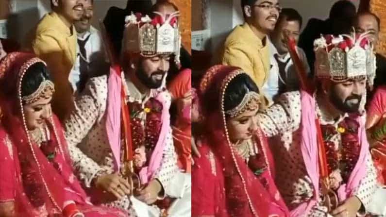 Viral Video: ಮಂಟಪದಲ್ಲಿ ವಧುವಿನ ಹೆಗಲ ಮೇಲೆ ಕೈ ಹಾಕಿ ನಗುತ್ತಾ ಕುಳಿತಿದ್ದ ವರನಿಗೆ ಬೈದ ಪುರೋಹಿತರು Viral Video: ಮಂಟಪದಲ್ಲಿ ವಧುವಿನ ಹೆಗಲ ಮೇಲೆ ಕೈ ಹಾಕಿ ನಗುತ್ತಾ ಕುಳಿತಿದ್ದ ವರನಿಗೆ ಬೈದ ಪುರೋಹಿತರು
