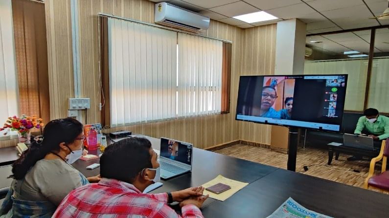 ತಂದೆ-ತಾಯಿ ಕಳೆದುಕೊಂಡ ಮಕ್ಕಳ ಜೊತೆ ಸಂವಾದ: ಸರ್ಕಾರಿ ನೆರವಿನ ಮಾಹಿತಿ ನೀಡಿದ ಮಕ್ಕಳ ಕಲ್ಯಾಣ ಸಚಿವೆ ಶಶಿಕಲಾ ಜೊಲ್ಲೆ ತಂದೆ-ತಾಯಿ ಕಳೆದುಕೊಂಡ ಮಕ್ಕಳ ಜೊತೆ ಸಂವಾದ: ಸರ್ಕಾರಿ ನೆರವಿನ ಮಾಹಿತಿ ನೀಡಿದ ಮಕ್ಕಳ ಕಲ್ಯಾಣ ಸಚಿವೆ ಶಶಿಕಲಾ ಜೊಲ್ಲೆ