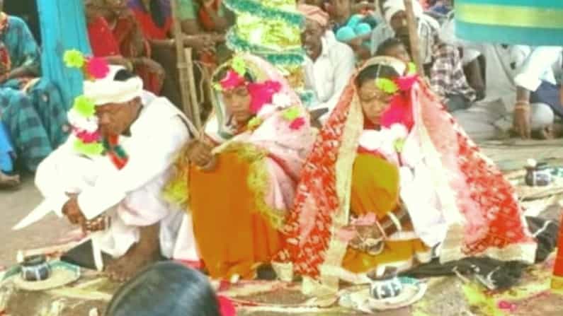 Bigamy: ಒಂದೇ ಮಂಟಪದಲ್ಲಿ ಇಬ್ಬರು ಯುವತಿಯರನ್ನು ಮದುವೆಯಾದ ವರ ಮಹಾಶಯ; ಮೂವರೂ ಪದವೀಧರರು! Bigamy: ಒಂದೇ ಮಂಟಪದಲ್ಲಿ ಇಬ್ಬರು ಯುವತಿಯರನ್ನು ಮದುವೆಯಾದ ವರ ಮಹಾಶಯ; ಮೂವರೂ ಪದವೀಧರರು!