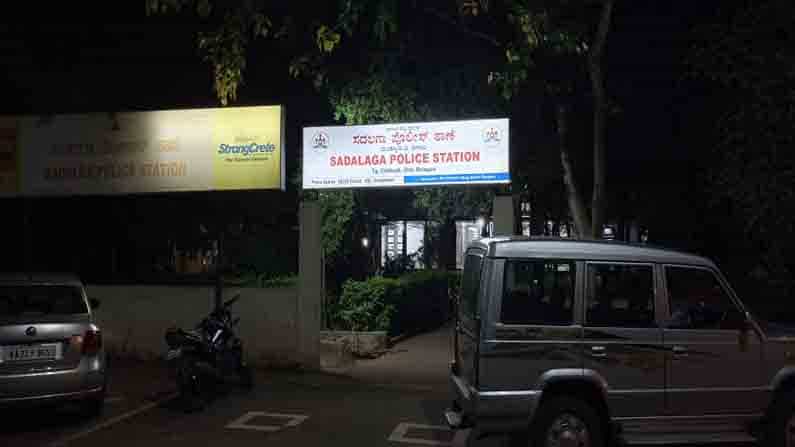 ಪೊಲೀಸ್ ಠಾಣೆಯ ಮೇಲೆ ಎಸಿಬಿ ದಾಳಿ; ಲಂಚ ಪಡೆಯುತ್ತಿದ್ದ ಪಿಎಸ್ಐ, ಇಬ್ಬರು ಪಿಸಿಗಳು ವಶಕ್ಕೆ