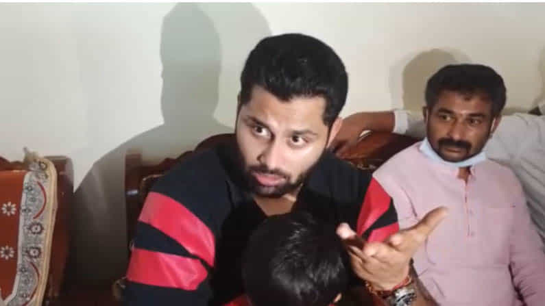 ಅಂಬರೀಷ್-ಸುಮಲತಾ ಹಾದಿಯಲ್ಲೇ ನಡೆಯಲಿದ್ದಾರಾ ಅಭಿಷೇಕ್? ಚುನಾವಣೆಗೆ ಸ್ಪರ್ಧೆ ಮಾಡುವ ಸೂಚನೆ ನೀಡಿದ ಅಂಬಿ ಕುಡಿ ಅಂಬರೀಷ್-ಸುಮಲತಾ ಹಾದಿಯಲ್ಲೇ ನಡೆಯಲಿದ್ದಾರಾ ಅಭಿಷೇಕ್? ಚುನಾವಣೆಗೆ ಸ್ಪರ್ಧೆ ಮಾಡುವ ಸೂಚನೆ ನೀಡಿದ ಅಂಬಿ ಕುಡಿ