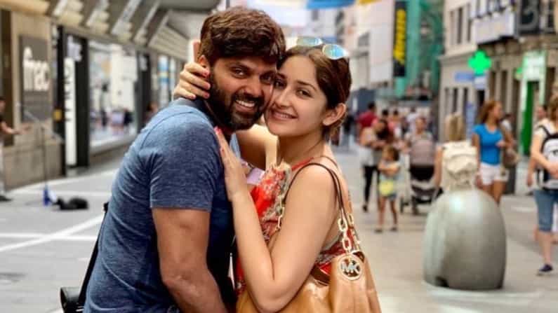 ಹೆಣ್ಣು ಮಗುವಿಗೆ ಜನ್ಮ ನೀಡಿದ ಯುವರತ್ನ ನಟಿ ಸಾಯೆಶಾ; ಆರ್ಯ ಕುಟುಂಬದಲ್ಲಿ ಸಂಭ್ರಮ ಹೆಣ್ಣು ಮಗುವಿಗೆ ಜನ್ಮ ನೀಡಿದ ಯುವರತ್ನ ನಟಿ ಸಾಯೆಶಾ; ಆರ್ಯ ಕುಟುಂಬದಲ್ಲಿ ಸಂಭ್ರಮ
